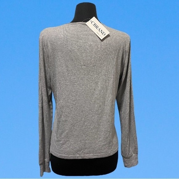 CBRAND FACE TO FACE BUTTON FRONT TOP NWT - Picture 3 of 6